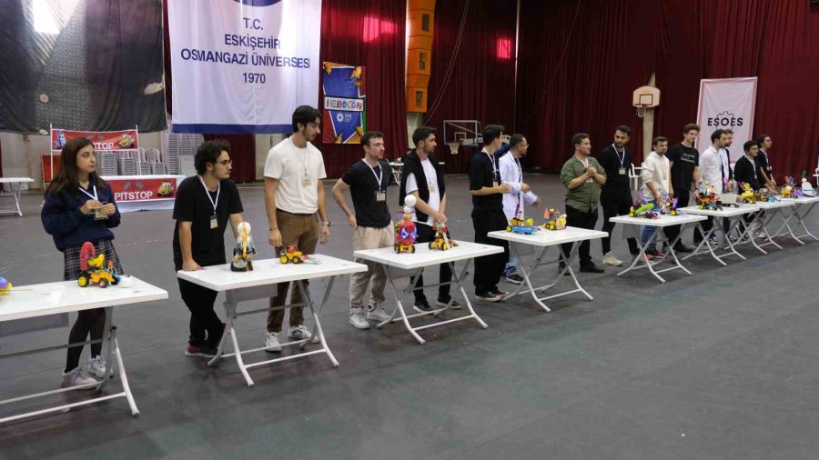 Eskişehir’de İlginç Robot Yarışması Büyük Çekişmeye Sahne Oldu