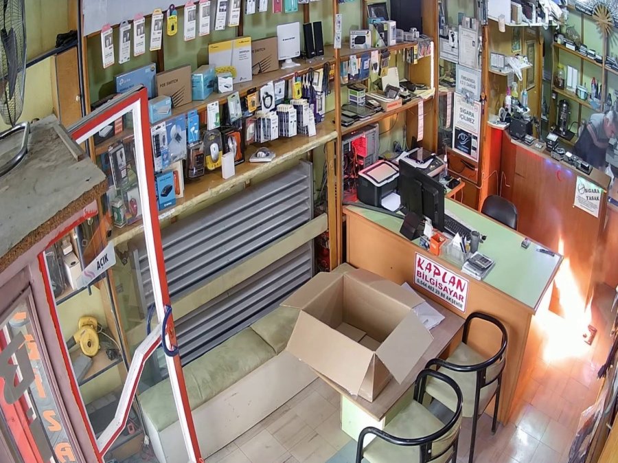 Tamire Getirilen Tabletin Bataryası Patladı