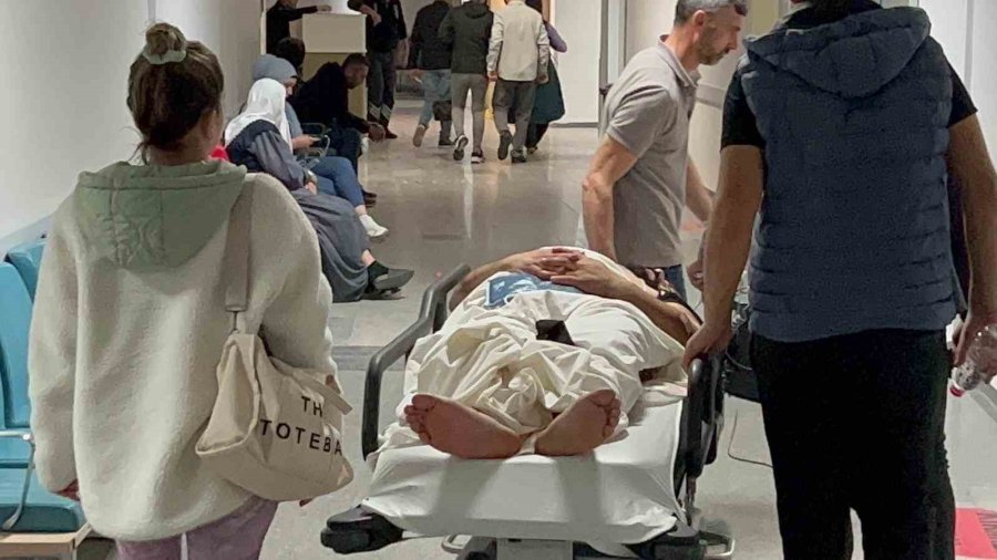 Tüfeği Göstermek İstedi, Çıkarırken Kendini Vurdu