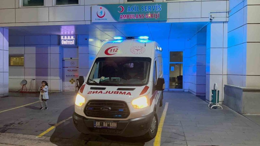 Tüfeği Göstermek İstedi, Çıkarırken Kendini Vurdu