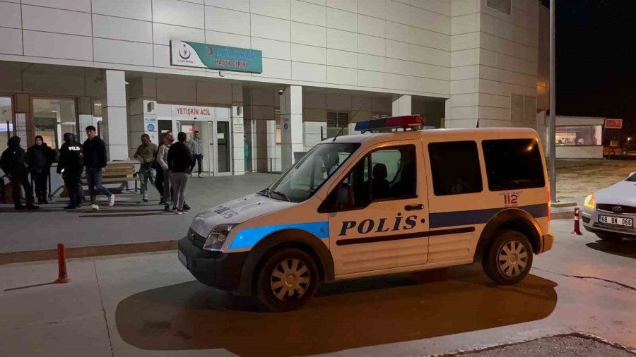 Tüfeği Göstermek İstedi, Çıkarırken Kendini Vurdu