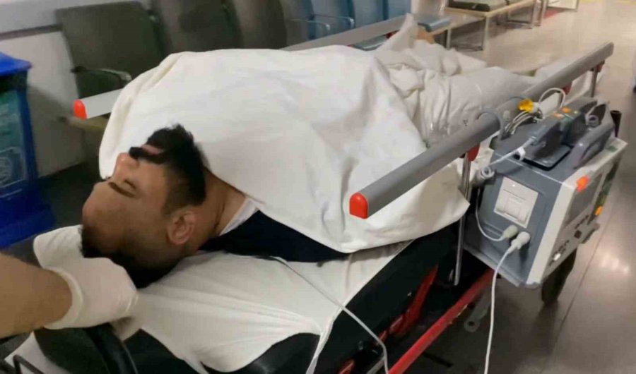 Tüfeği Göstermek İstedi, Çıkarırken Kendini Vurdu