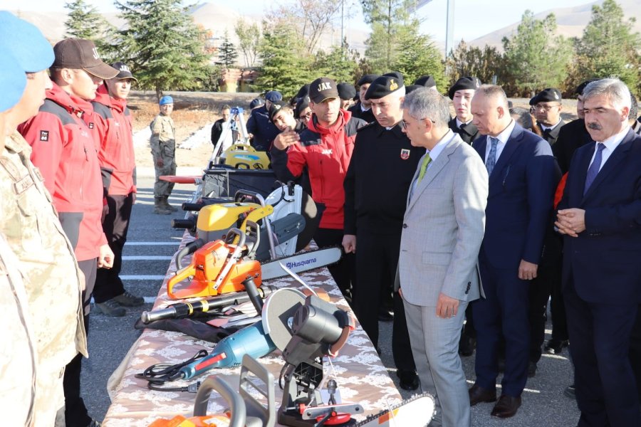Niğde’de Arama Kurtarmada Kullanılmak Üzere Alınan Malzemeler Jandarma Ekiplerine Teslim Edildi