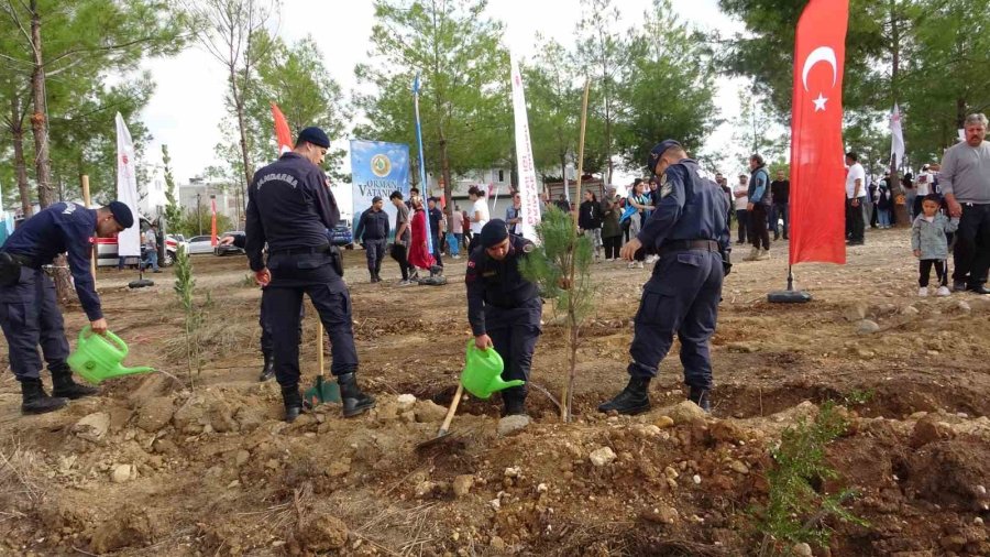 ‘milli Ağaçlandırma Günü’nde Manavgat Yangın Bölgesinde Ağaç Dikimi Yapıldı