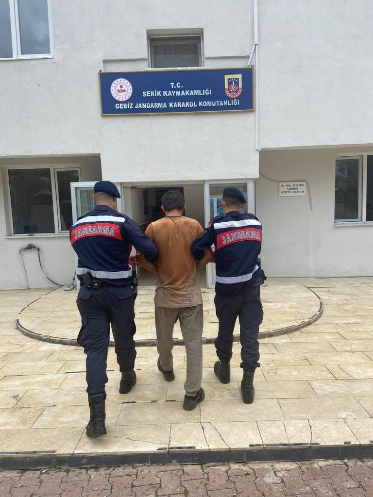 Antalya’da Aranması Olan 267 Firari Yakalandı