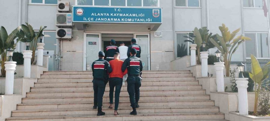 Antalya’da Aranması Olan 267 Firari Yakalandı