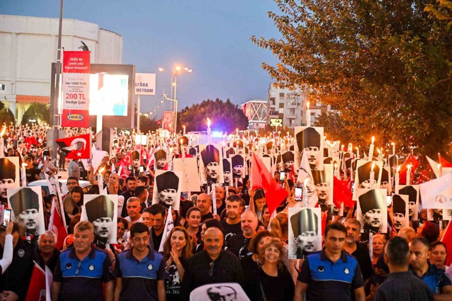 Muratpaşa’da Binler Ata’ya Saygı Yürüyüşünde Bir Araya Geldi