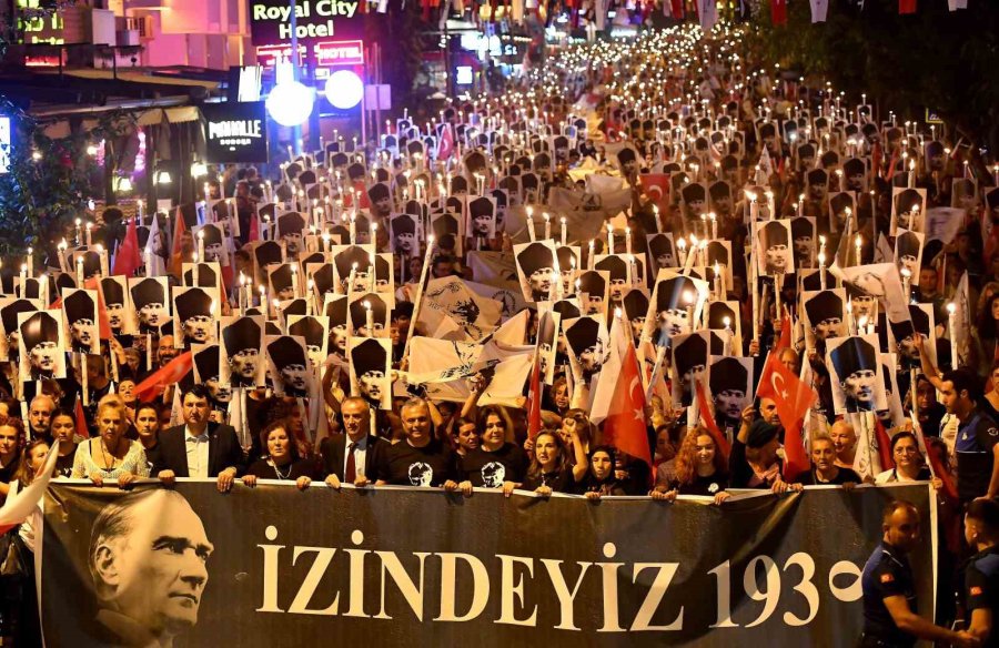 Muratpaşa’da Binler Ata’ya Saygı Yürüyüşünde Bir Araya Geldi