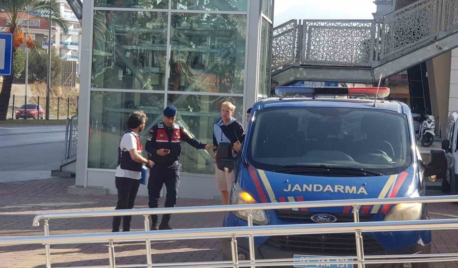 Antalya’da 35 Bin Avrosu Gasp Edildikten Sonra 2 Şüpheliyi Aracıyla Çarparak Öldüren Ukraynalı Turist Adliyede