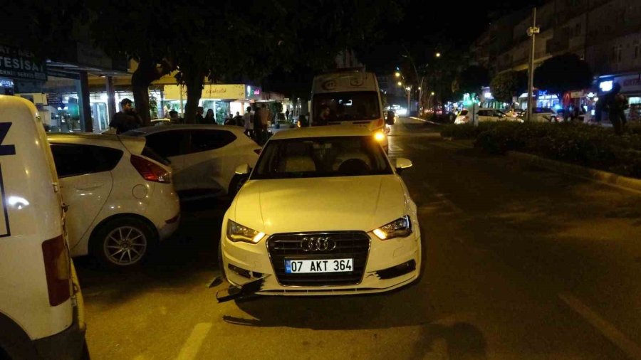 Motosiklet Ticari Araç Ve Otomobilin Karıştığı Zincirleme Kazada Motosiklet Sürücüsü Yaralandı