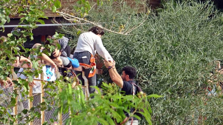 Türk Yıldızları Antalya’yı Yaza Çevirdi: Binlerce Kişi Sahili Doldurdu