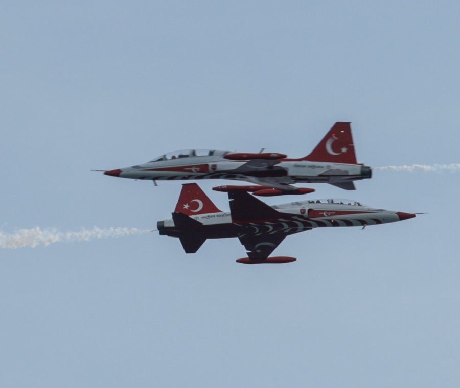 Türk Yıldızları Antalya’yı Yaza Çevirdi: Binlerce Kişi Sahili Doldurdu