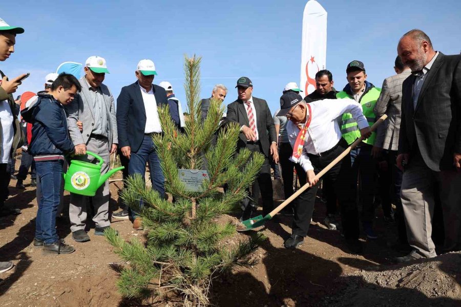 Kayseri Protokolü Gençlerle Fidan Dikti