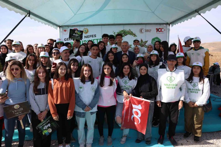 Kayseri Protokolü Gençlerle Fidan Dikti