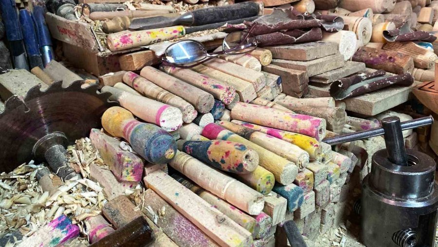 Babasından Devraldığı Çıkrıkçılığı Oğluna Bırakacak