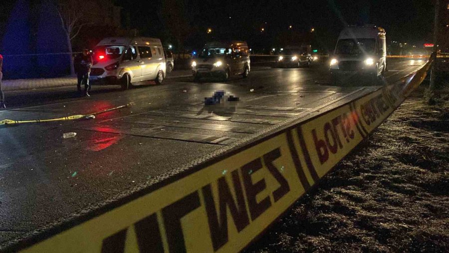 Konya’da Korkunç Kaza, Otomobil Yayalara Çarptı: 5 Ölü, 5 Yaralı