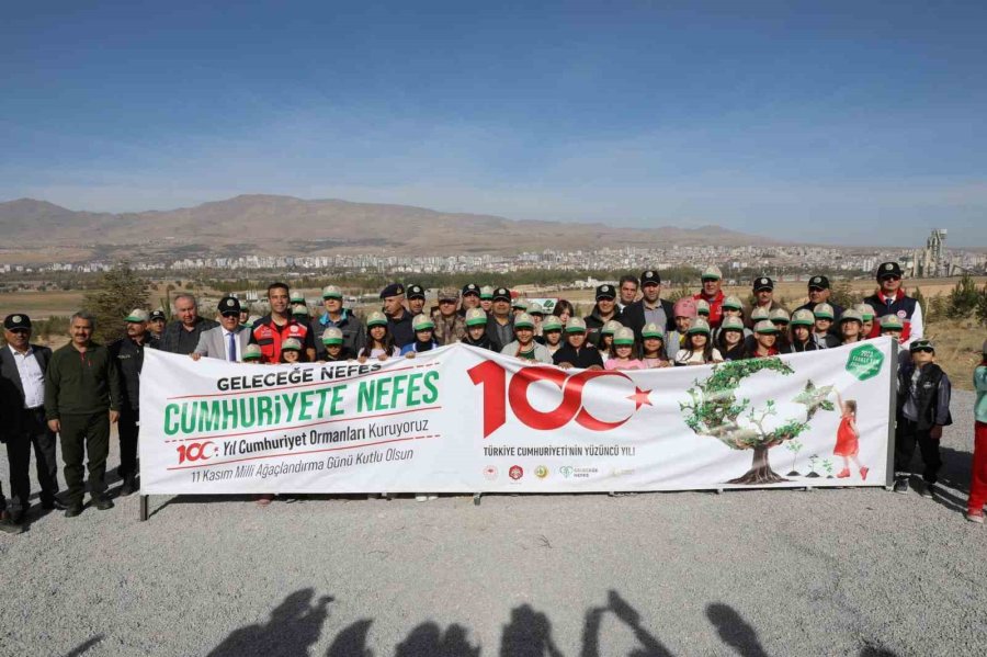 Niğde’de Cumhuriyetin 100. Yılında 100 Bin Fidan Toprakla Buluşuyor