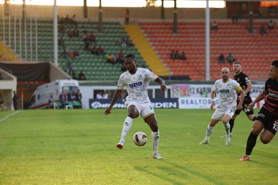 Trendyol Süper Lig: Corendon Alanyaspor: 0 - Gaziantep Fk: 3