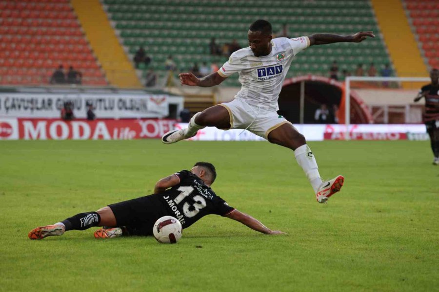 Trendyol Süper Lig: Corendon Alanyaspor: 0 - Gaziantep Fk: 3