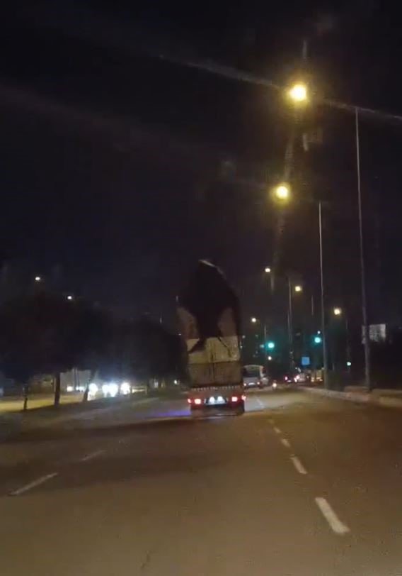 Eve Değil, Kamyonete 4 Kat Çıktı: Görenler Hayrete Düştü