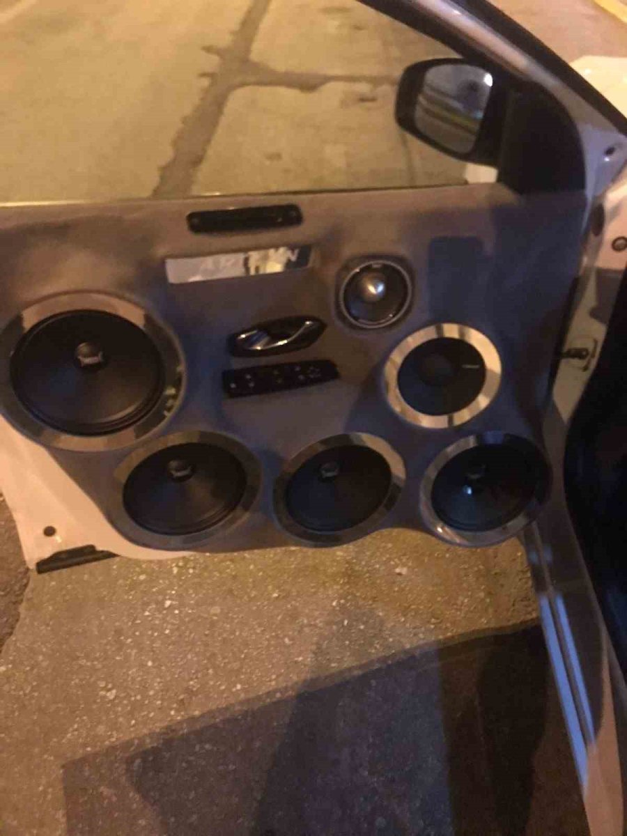 Diskoya Çevirdiği Aracıyla Kapıları Açık Seyretti, O Anları Pahalıya Patladı