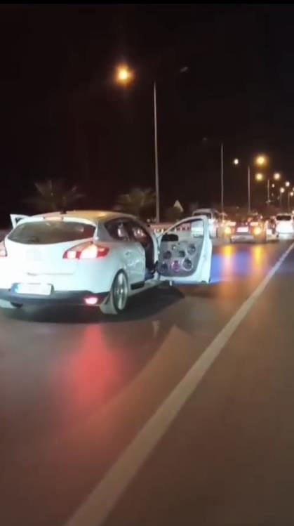 Diskoya Çevirdiği Aracıyla Kapıları Açık Seyretti, O Anları Pahalıya Patladı