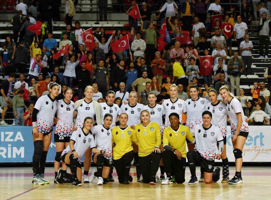 Mavi Kelebekler İlk Raundu Aldı