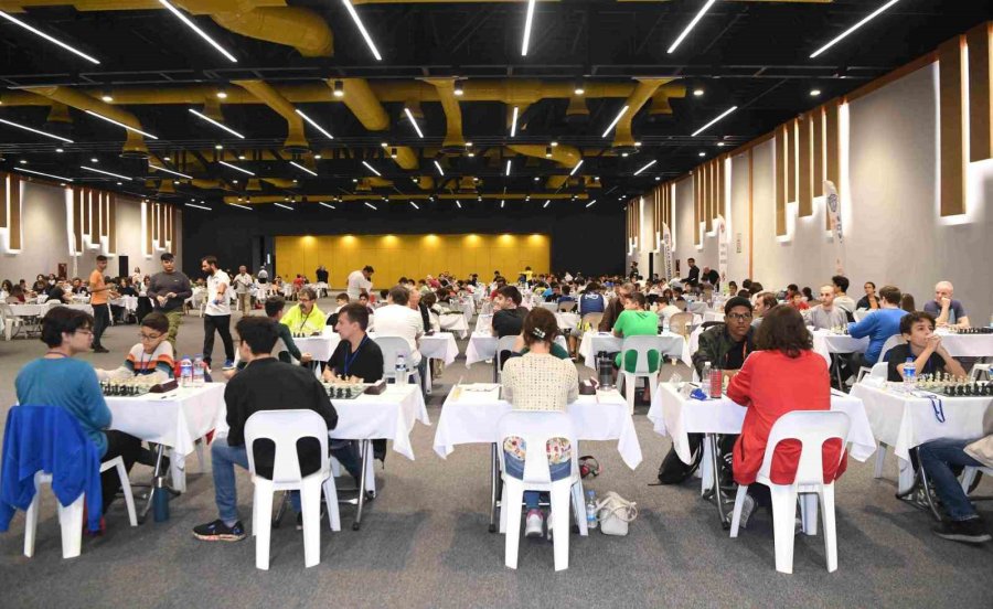 Satrancın Kalbi Konyaaltı’nda Atıyor