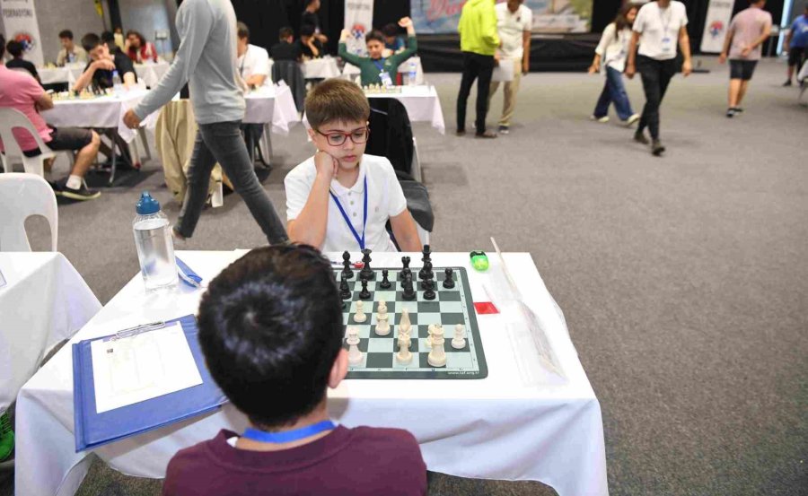 Satrancın Kalbi Konyaaltı’nda Atıyor