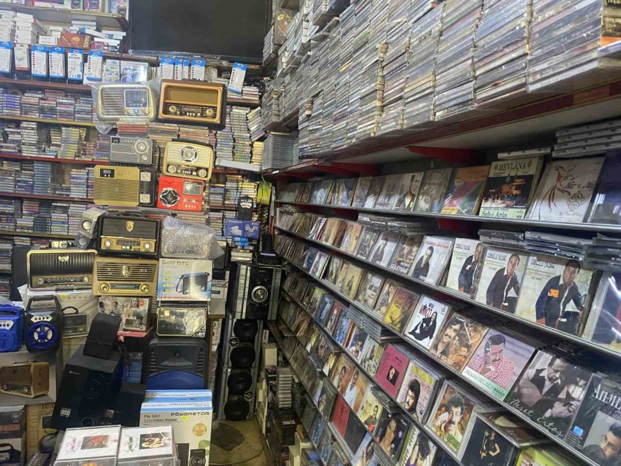 Kaset Satarak 45 Yılını Geçirdi, Ölene Kadar Da Satmaya Devam Etmek İstiyor