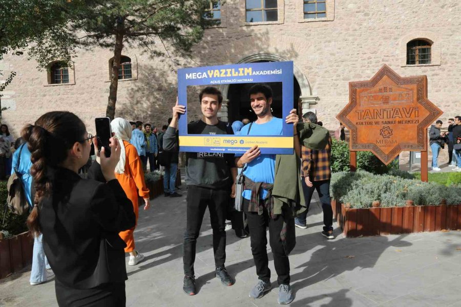 Mega Yazılım Akademisi Başladı