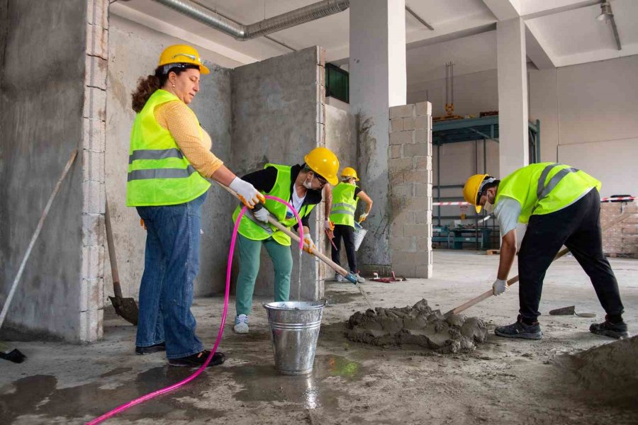 Mercek’te Kursiyerler Teorik Ve Uygulamaları Eğitim Alıyor