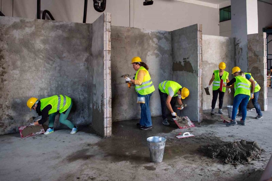 Mercek’te Kursiyerler Teorik Ve Uygulamaları Eğitim Alıyor