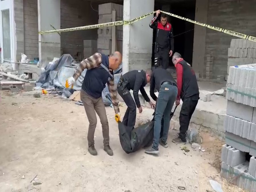 İnşaatın Asansör Boşluğunda Erkek Cesedi Bulundu