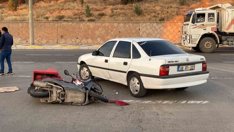 Motosiklet İle Otomobil Çarpıştı: 1 Yaralı