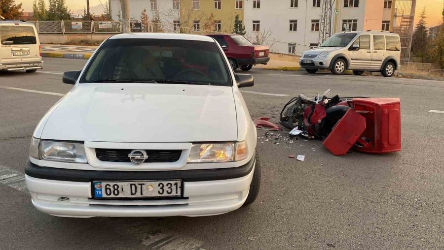 Motosiklet İle Otomobil Çarpıştı: 1 Yaralı