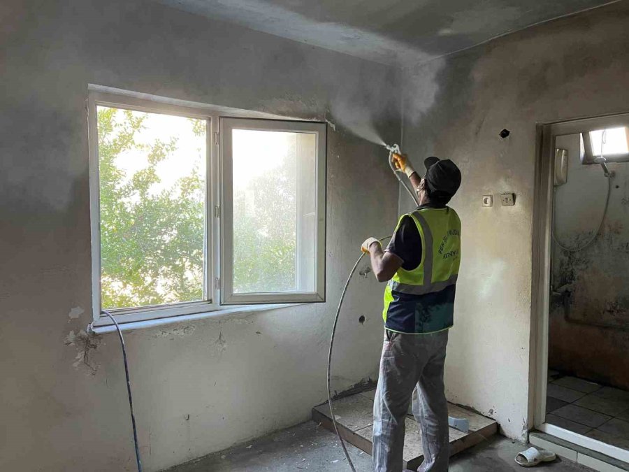 Yanan Evi Yabancı Öğrencilerle Tamir Ettiler