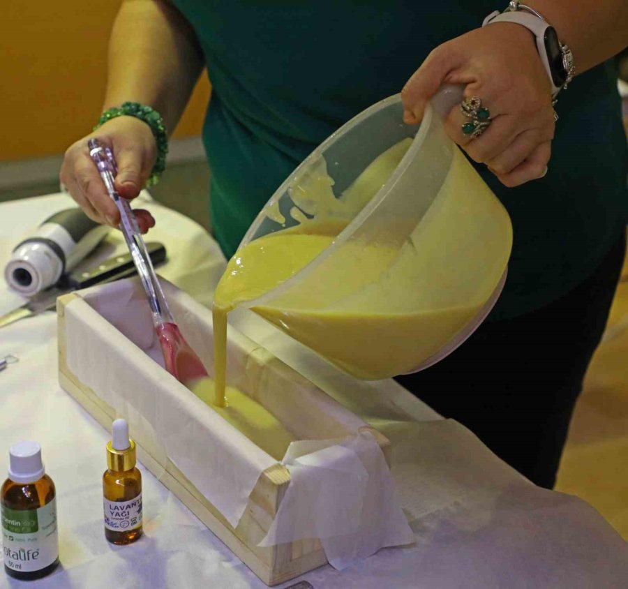 Aromatik Bitkilerle Sabun Yaptılar