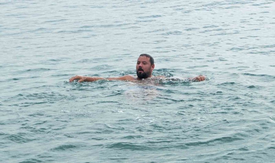 Sarı Ve Turuncu Kodla Uyarılan Antalya’da Deniz Keyfi