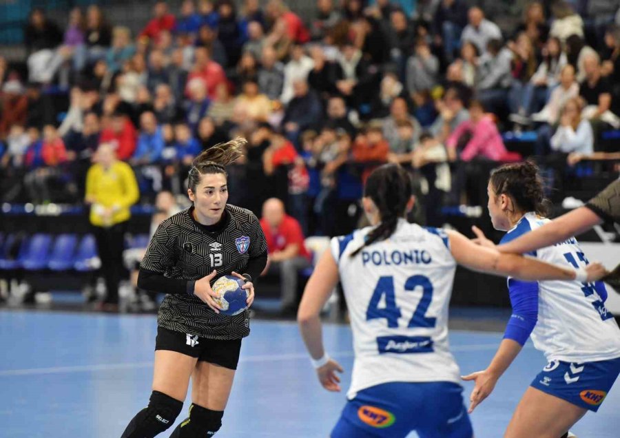 Son Avrupa Şampiyonu Kupaya Veda Etti