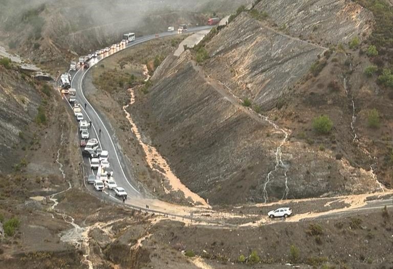 Mersin’de Sağanak Etkili Oldu, Akdeniz’de Hortum Çıktı