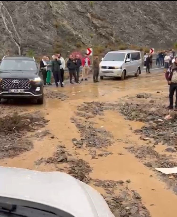 Mersin’de Sağanak Etkili Oldu, Akdeniz’de Hortum Çıktı
