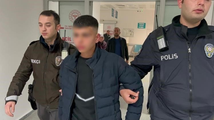 Abisini Bıçakladı, "kafam Esti, Canım İstedi" Dedi