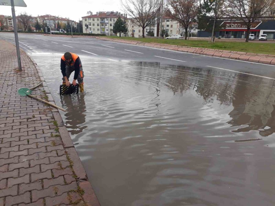 Yağış Sonrası Melikgazi Ekipleri Sahada Seferber Oldu