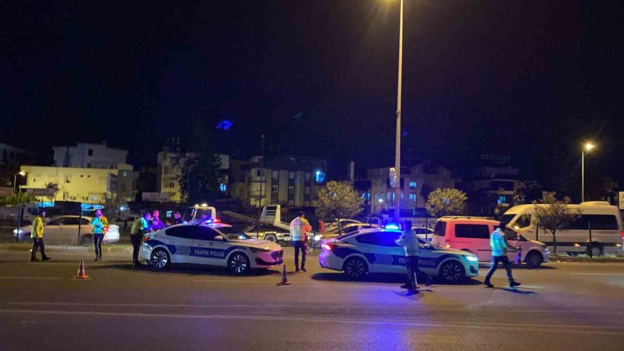 Vatandaşların Otomobilin Çarptığı Yayayı Hayatta Tutma Mücadelesi Yetmedi