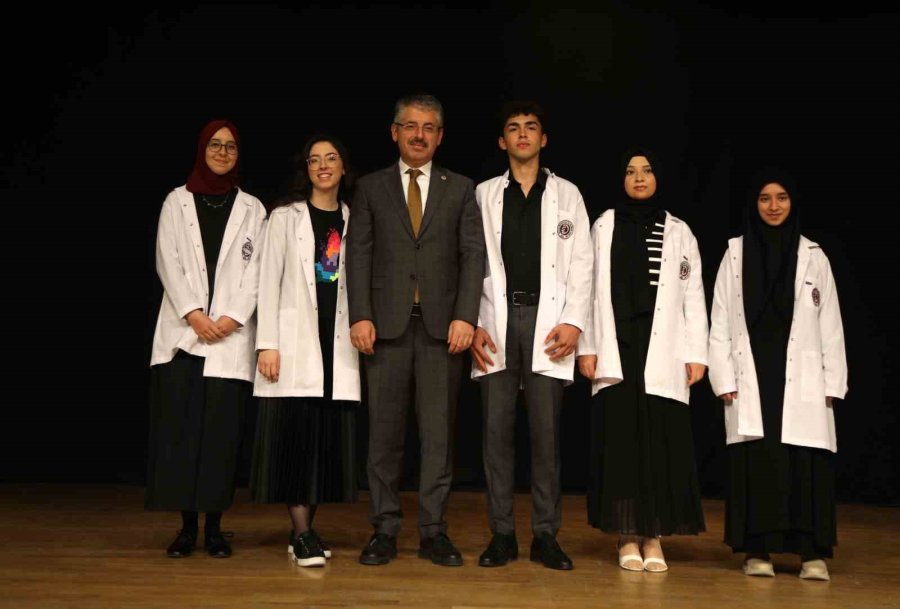 Erü Diş Hekimliği Fakültesi’nde Önlük Giyme Töreni Düzenlendi