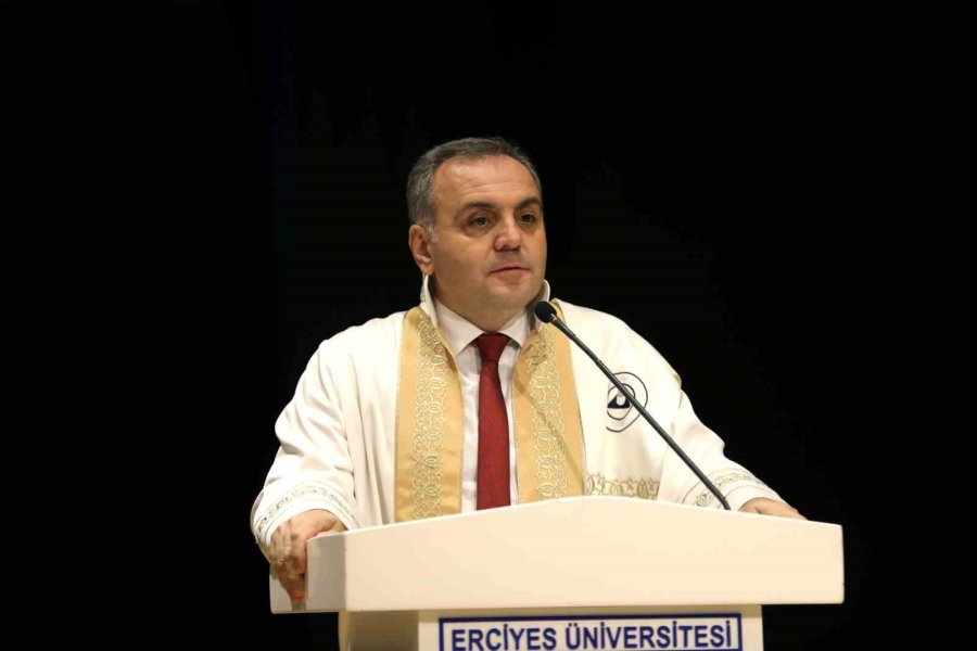 Erü Diş Hekimliği Fakültesi’nde Önlük Giyme Töreni Düzenlendi