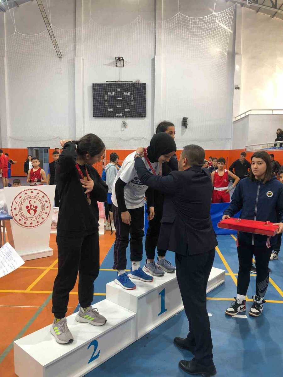 İller Arası Boks Müsabakaları Niğde’de Yapıldı