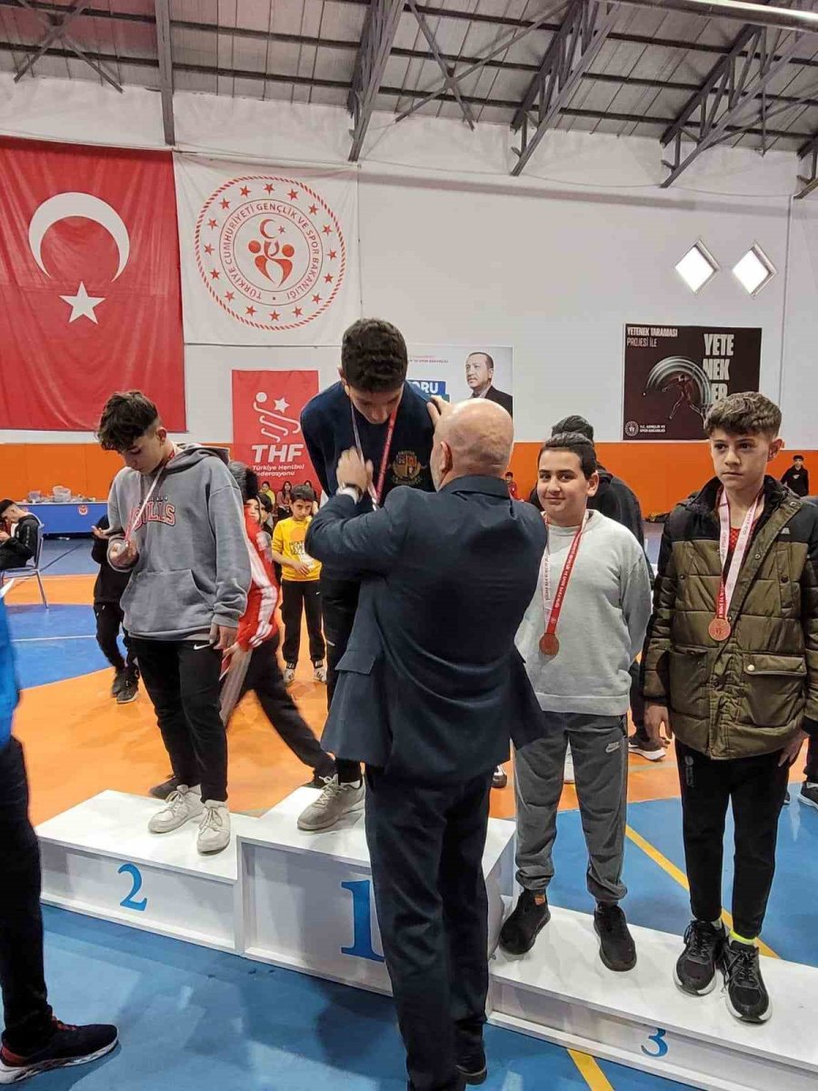 İller Arası Boks Müsabakaları Niğde’de Yapıldı