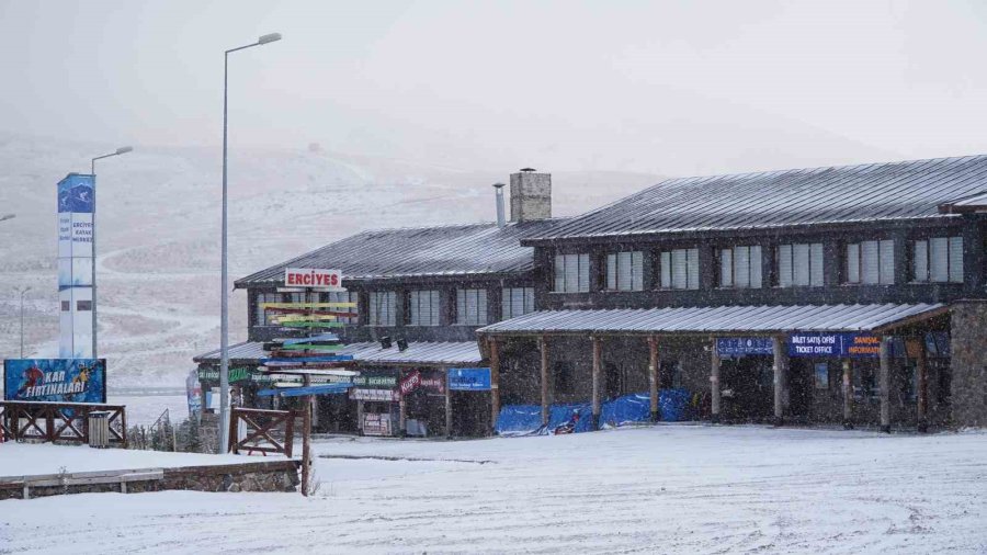 Erciyes’te Kar Yağışı Etkili Oluyor